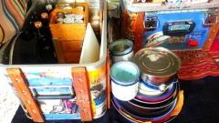 Toepfe, Pfannen, Teller, Tassen, Glaeser, Eierbecher, Teekanne, Moerser, Gewuerze etc