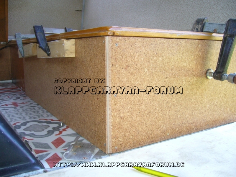 Sitzecke mit korklaminat verkleidet