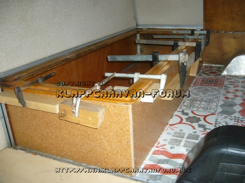 Sitzecke mit korklaminat verkleidet