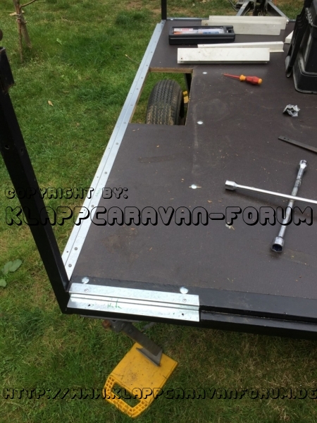 23_neue_winkelprofile_anschrauben_web