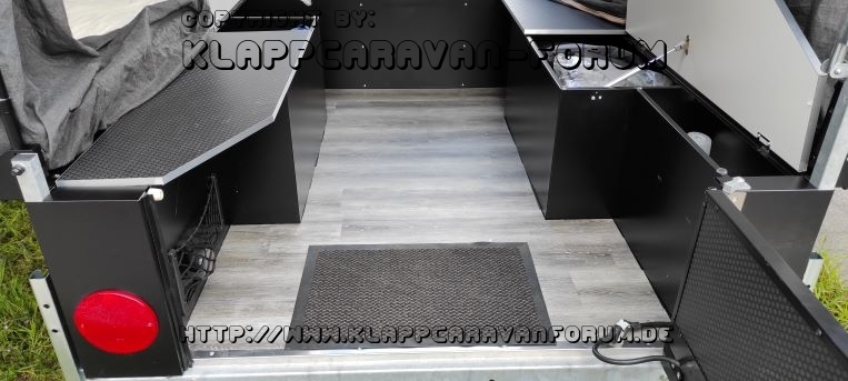 Klebe Vinyl auf dem Boden