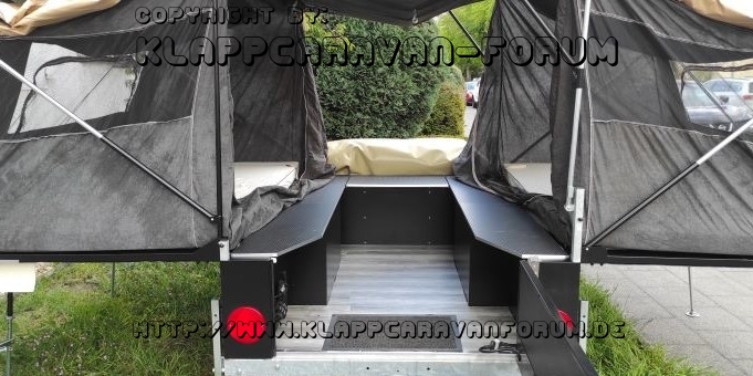 Schwarze Schlafkabinen