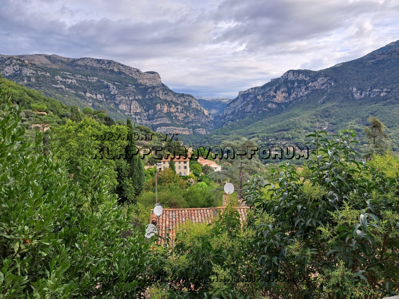 Umgebung des Platzes Les Gorges du Loup