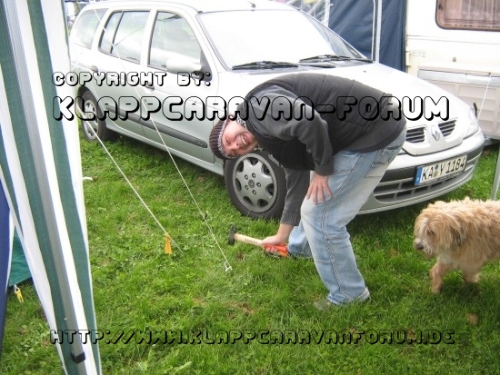 Textilman mit schwerem Werkzeug