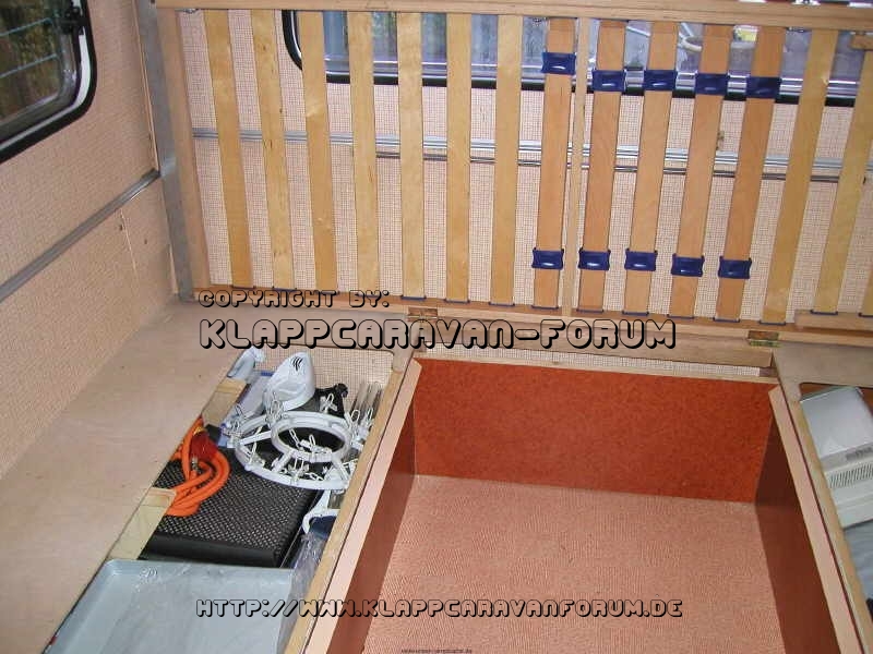 Betteinbau - Esterel - mit zwei Scharnieren befestigt