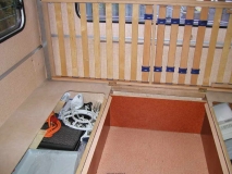 Betteinbau - Esterel - mit zwei Scharnieren befestigt