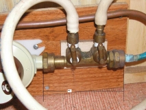 Schläuche von 1992 und Schlauchklemmen kannte man wohl nicht