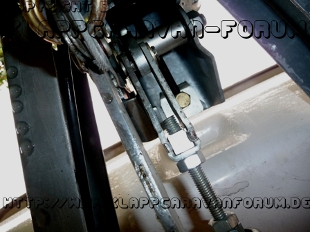 SK-Falter - Umlenkhebel der Auflaufbremse von unten.