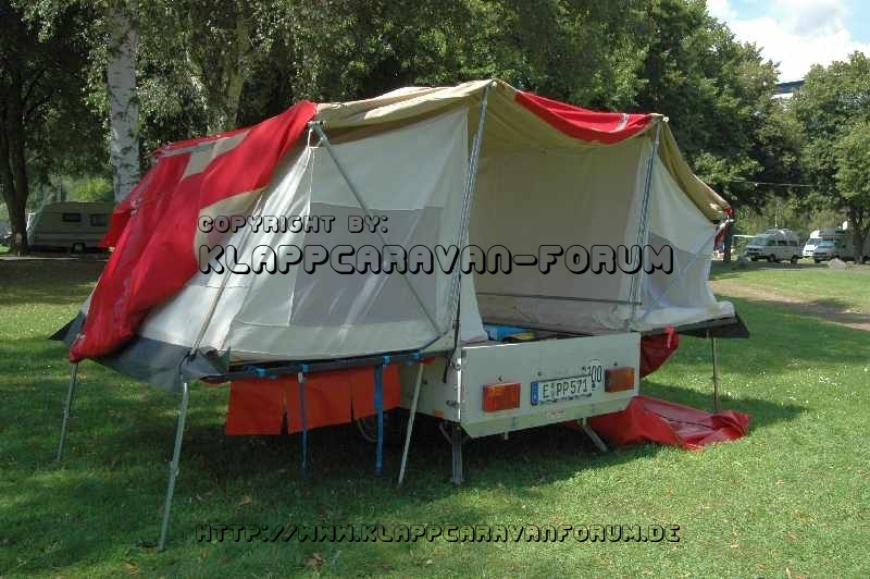 SK12 - Mit Vorzelt auf Hauptwagen falten 07