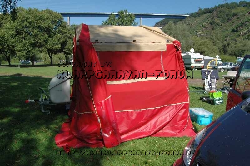 SK12 - Mit Vorzelt auf Hauptwagen falten 01