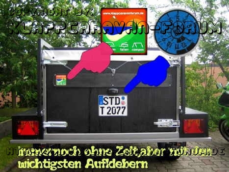 Endlich geschafft - Noch ohne Zelt, aber mit den wichtigsten Aufklebern.