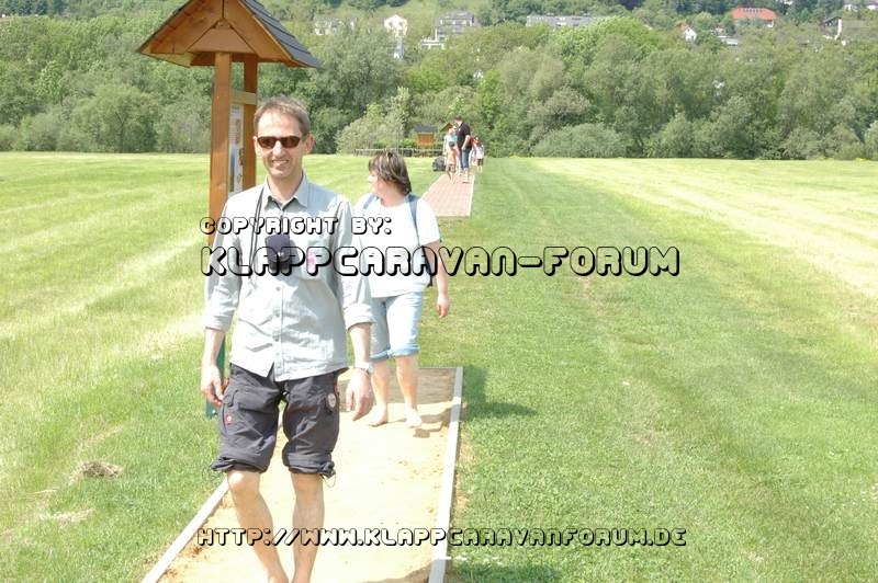 Nahe am Sommer 2010 - 12 - Barfusspfad Bad Sobernheim - Unterwegs auf verschiedenen Untergruenden