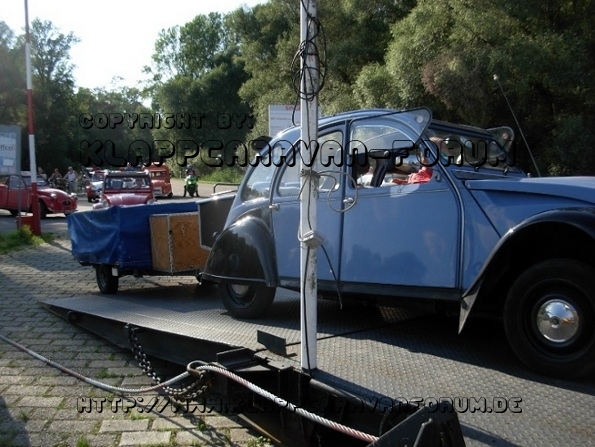 Anno 2010 beim Auffahren auf die Rheinfähre.