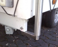 Eigenbau-Gepäckgalerie aus V2A - Detail Aufnahme am Chassis