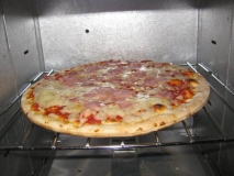 Coleman Campstove Oven - Pizza im Ofen 1