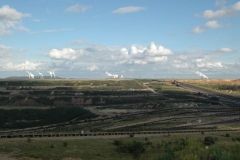 Eupen 2011 - Rückfahrt - Tagebau mit den drei Kraftwerken im Hintergrund