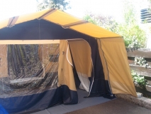 Vorzelt mit Sonnensegel