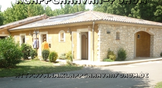 Camping Nature Parc Ardèchois - Vallon Pont d'Arc - Sanitärgebäude