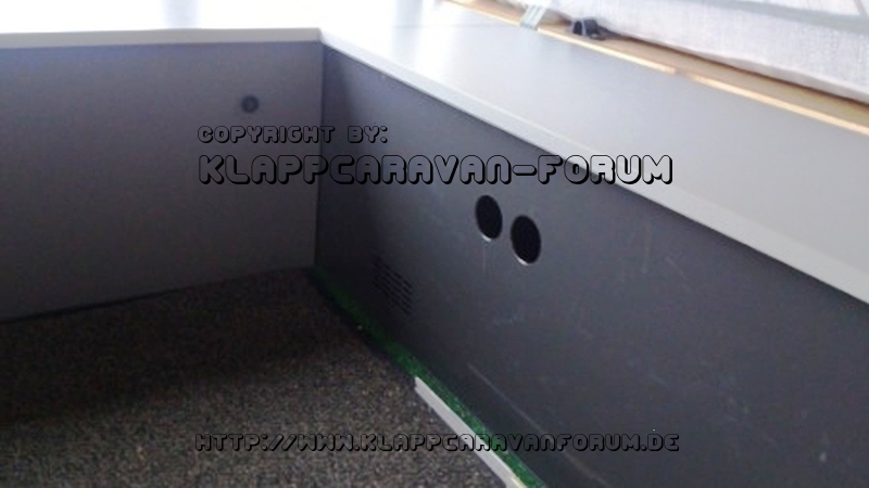 Dreiergespann-Beleuchtung und Steckdosen im Rechts Links Falter03