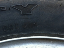 DOT auf Security-Reifen außen