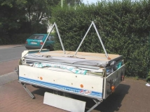 Stützen der rechten Bettplatte aufgestellt